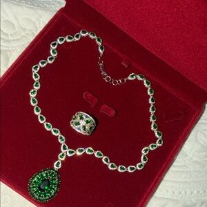 Elegant Green and Silver Necklace Set